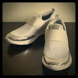 Light Weight Lt. Grey/Silver Sneakers
